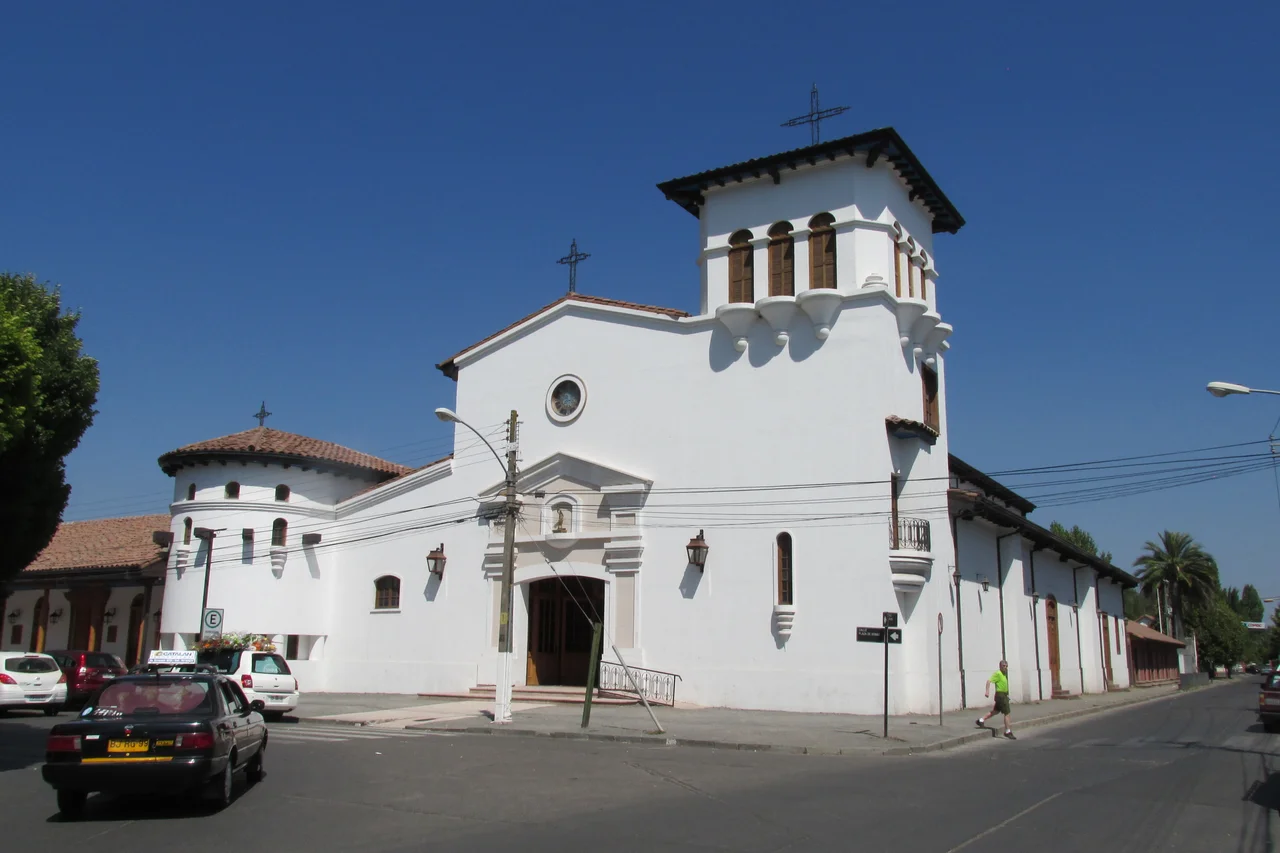 Frontis Iglesia La Santa Cruz de Colchagua, restaurada despues del terremoto del 27 Febrero 2010 en la Sexta Región Chile