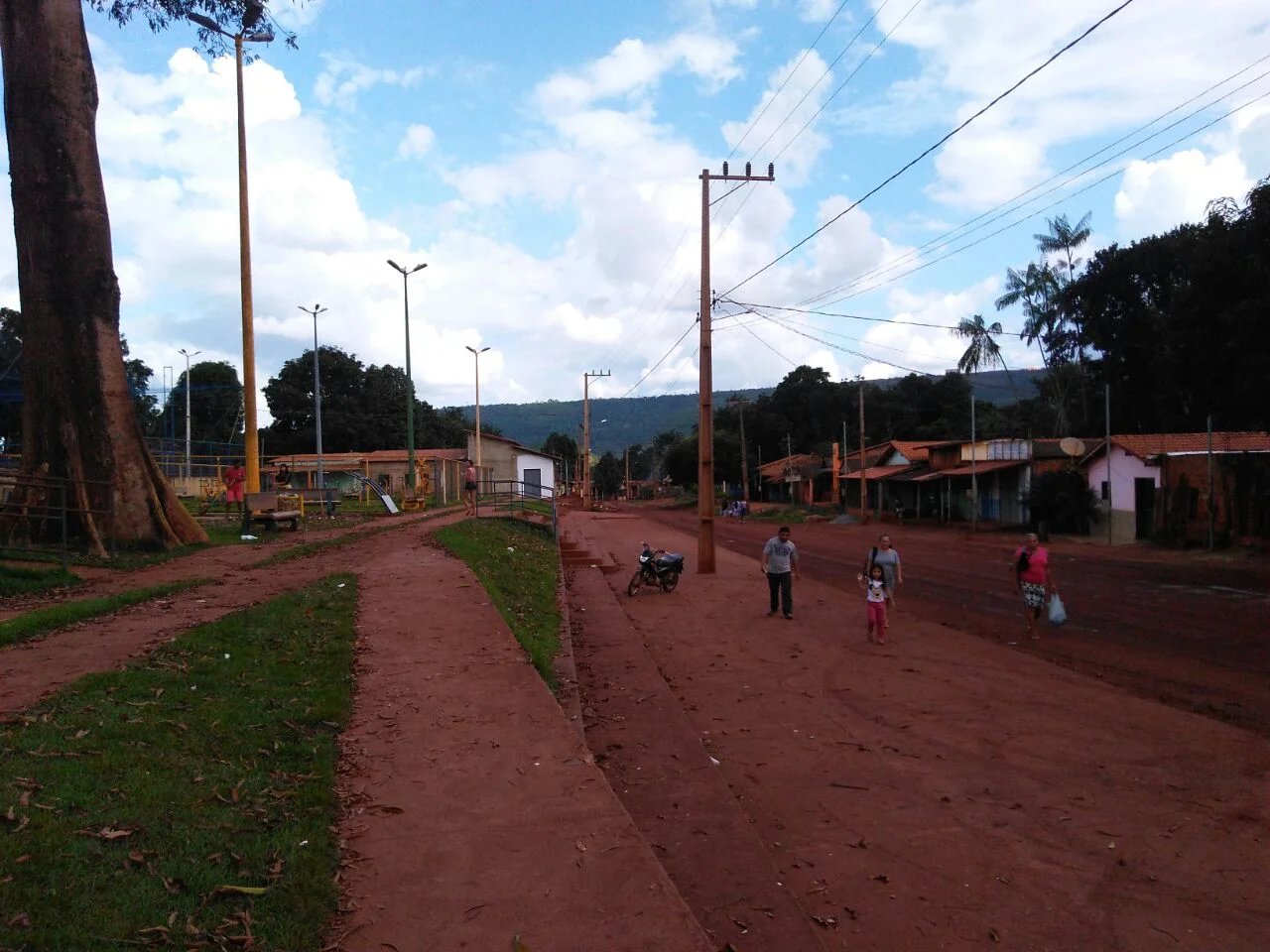 Avenida Nova República, no bairro Centro do distrito de Serra Pelada