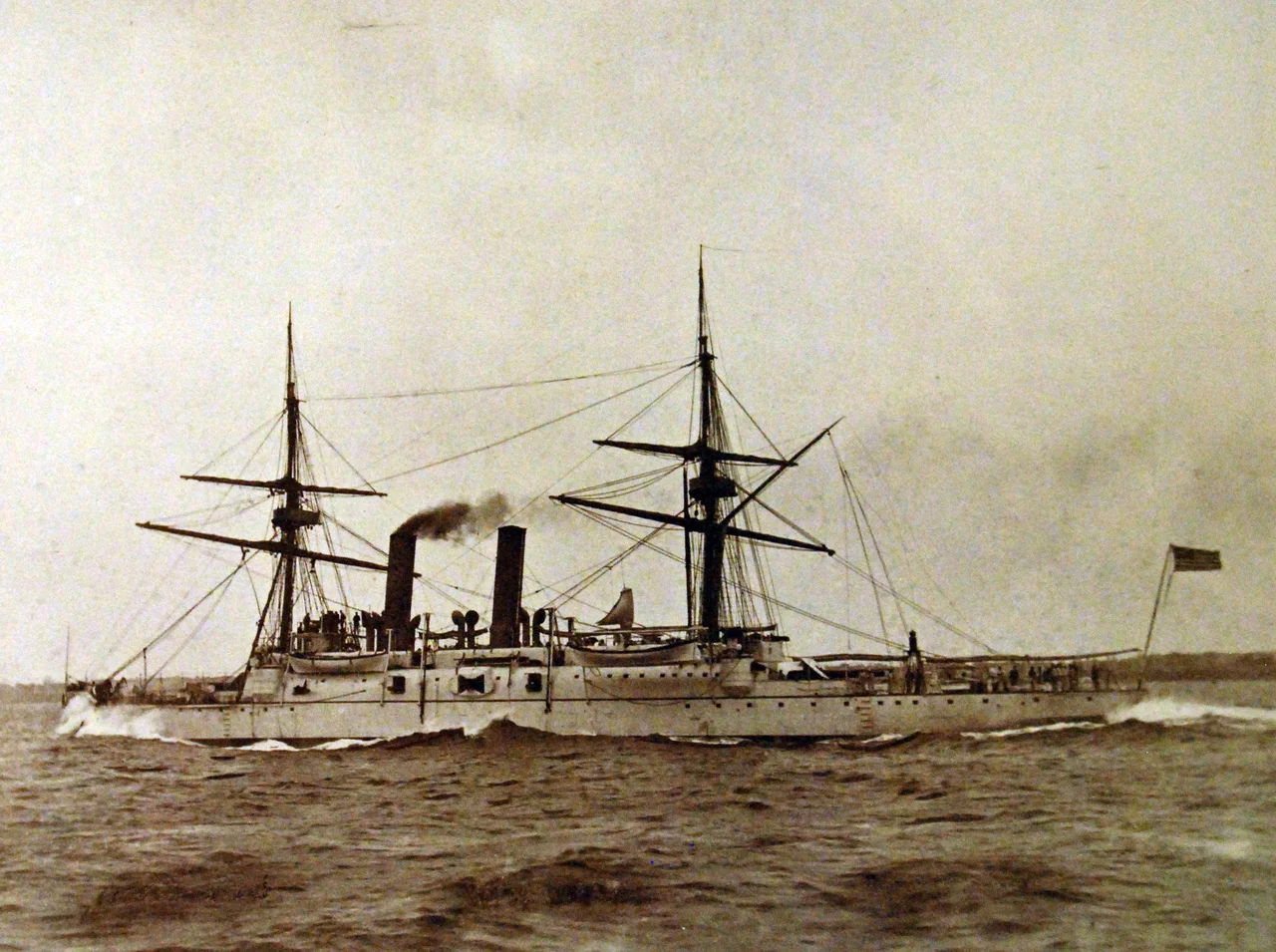 Lot 3000-K-24: U.S. Navy protected cruiser, USS Boston, port stern view during speed trials. Detroit Publishing Company, 1890-1912. Courtesy of the Library of Congress. (2016/03/25).