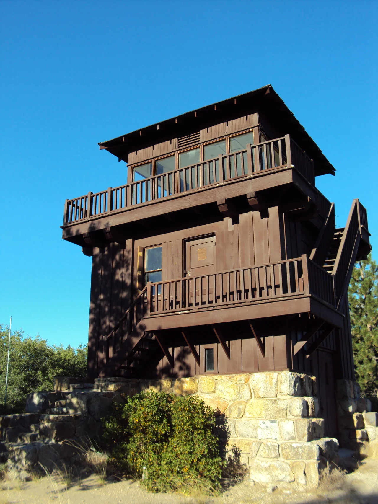 The Henness Ridge Fire Lookout — in western Yosemite National Park, California.
Building by the Civilian Conservation Corps, built  in 1939 in the Rustic style.