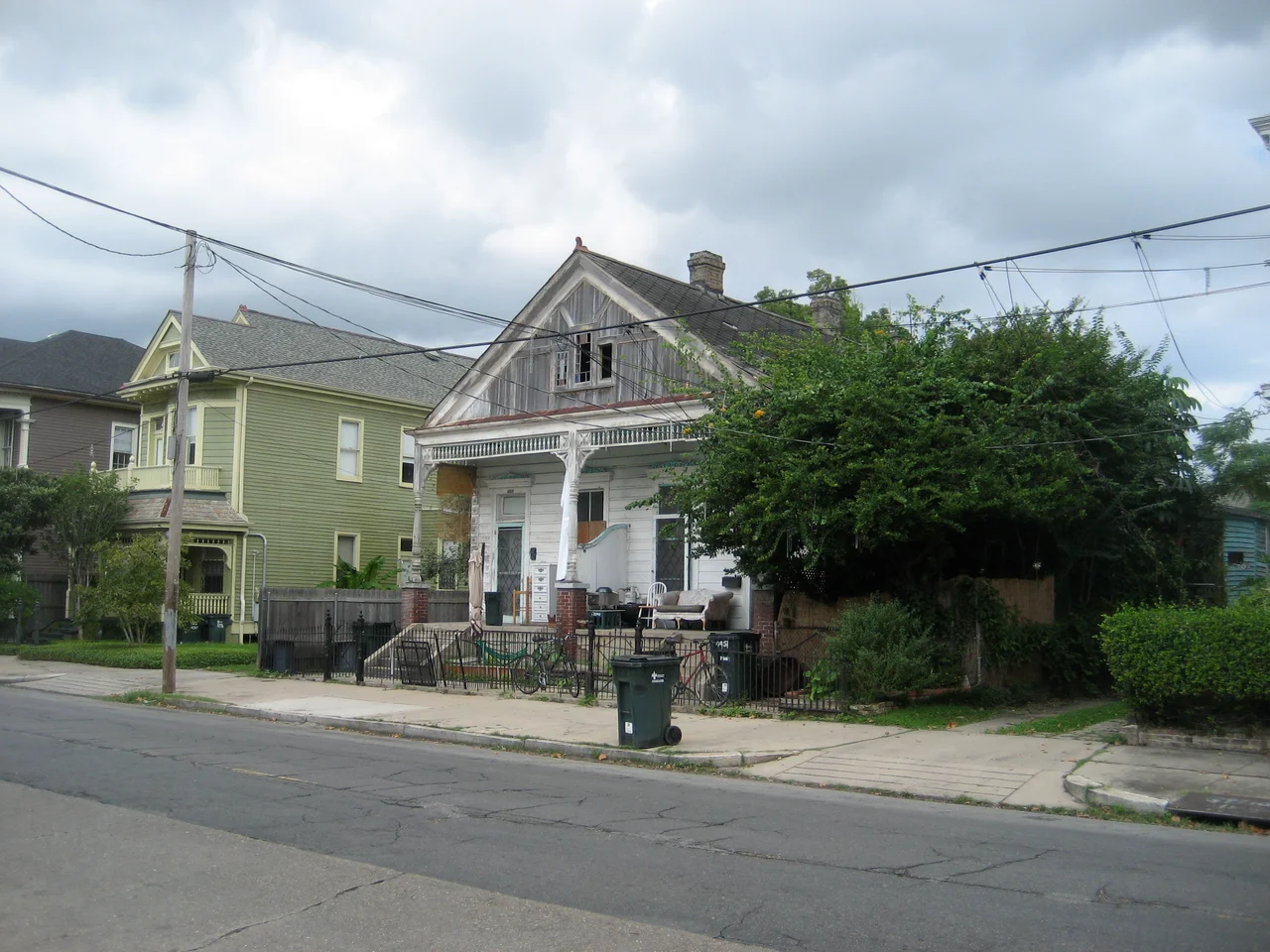 Magazine Street, Uptown New Orleans. 4900 block, lake side. In 1963 Lee Harvey Oswald and his wife Marina lived in an apartment on the right side of this building (in wing almost completely obscured by fence and foliage), renting from landlord Jessie James Garner.