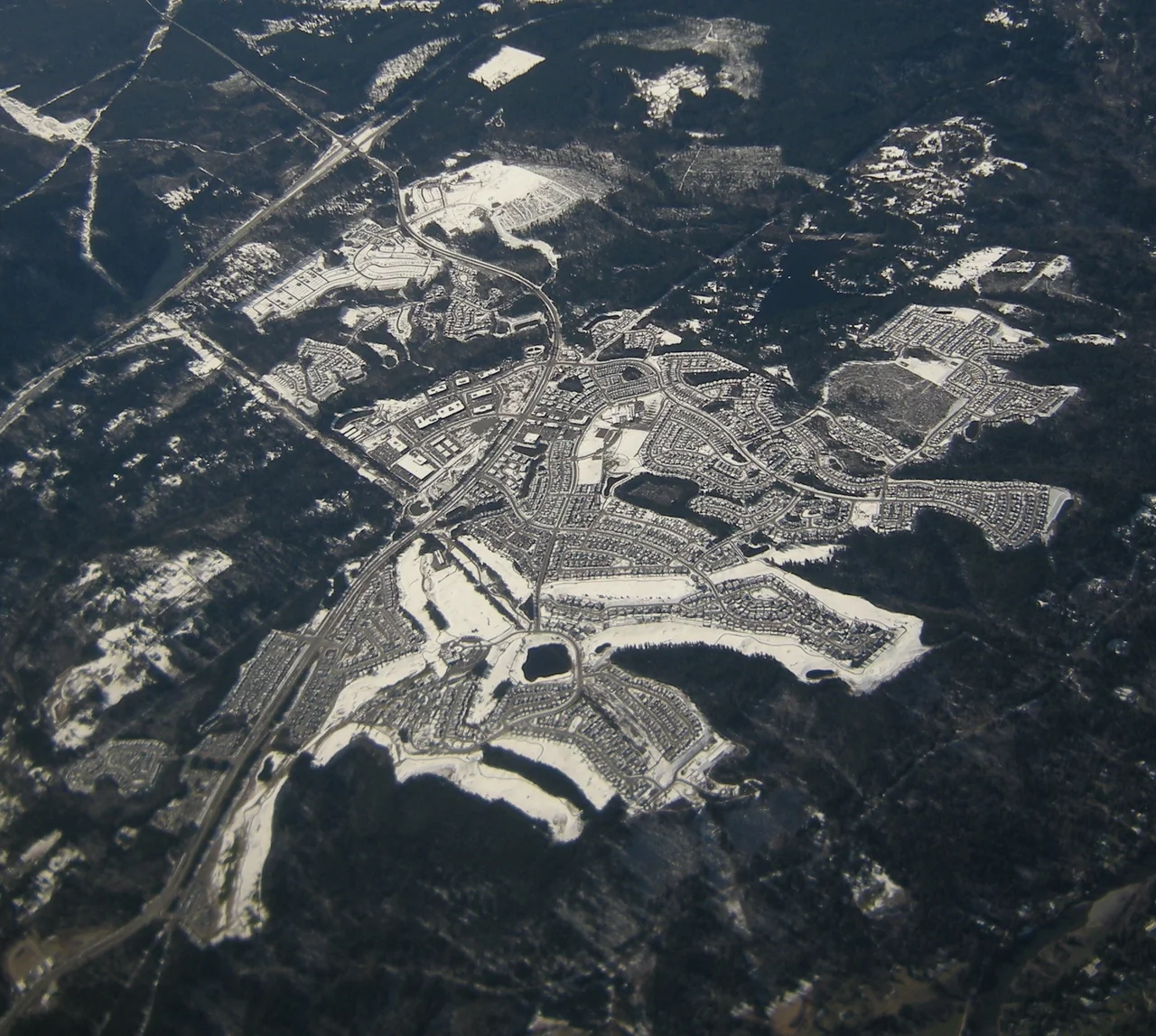 Aerial photo of the Snoqualmie Ridge development, Snoqualmie, Washington, USA, with snow on the ground. Snoqualmie Ridge is a planned community.
North is roughly at the lower right.