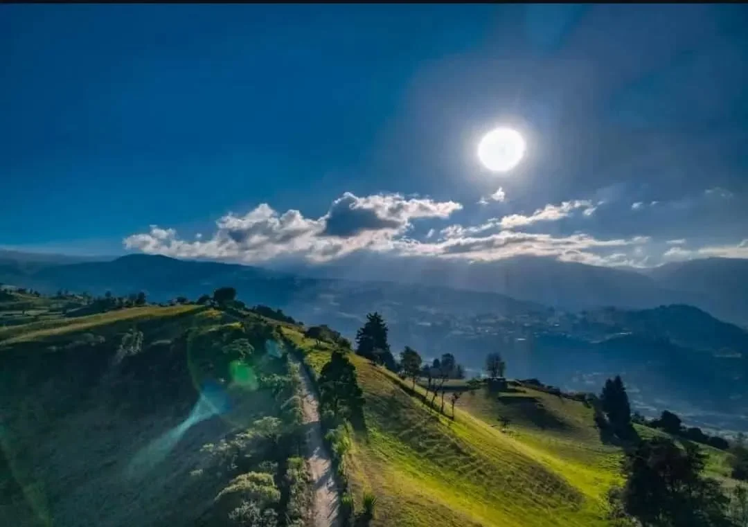 la fotografía se tomo con un dron en el municipio de une cundinamarca