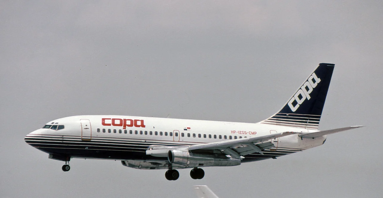 Miami 26.4.92
This plane crashed on 6th June 1992 on flight 201 with the loss of 40 passengers and 7 crew.
copyright © 1992 Chris Chennell