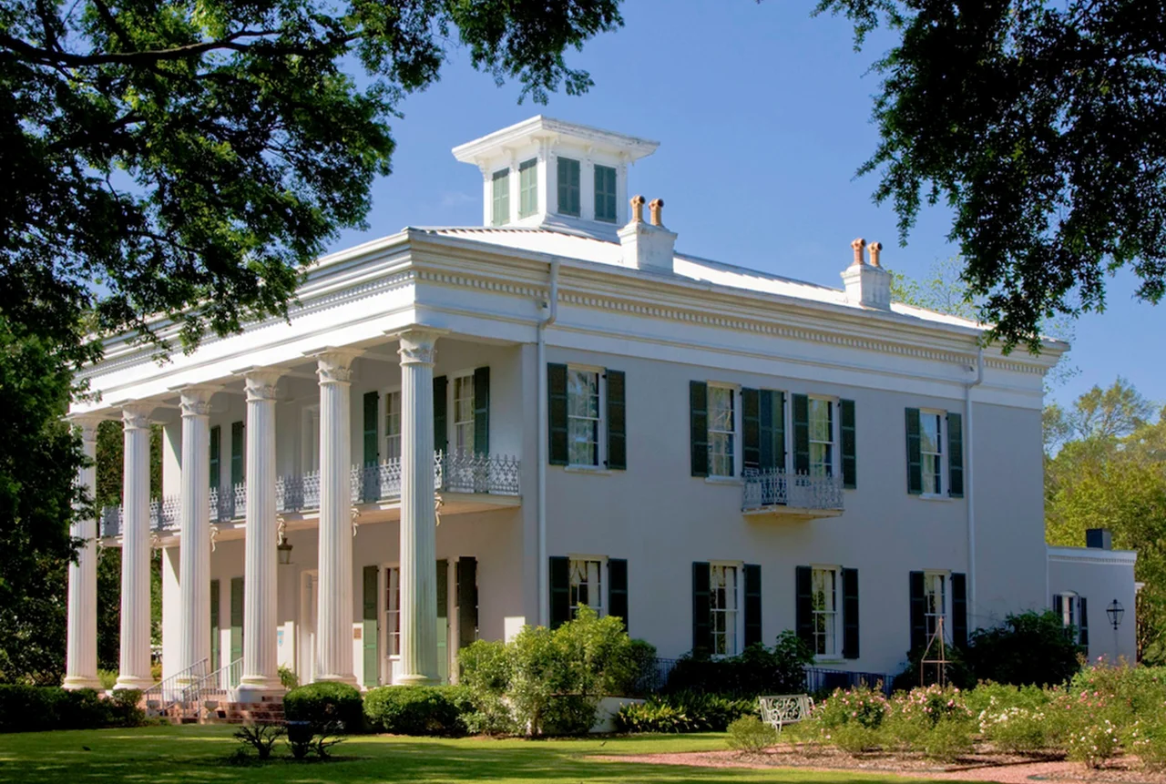 Sturdivant Hall in Selma, Alabama. Built in 1852, it was designed by Thomas Helm Lee.