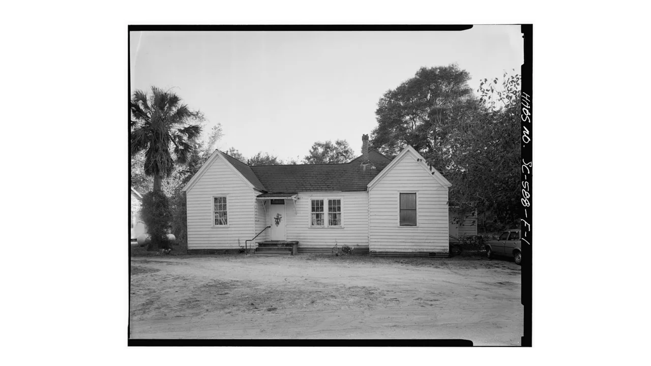North (front) Elevation - Penn School Historic District, Cedar Cottage, SC Route 37, 1 mile South of Frogmore, St. Helena Island, Frogmore, Beaufort County, SC Photos from Survey HABS SC-588-F