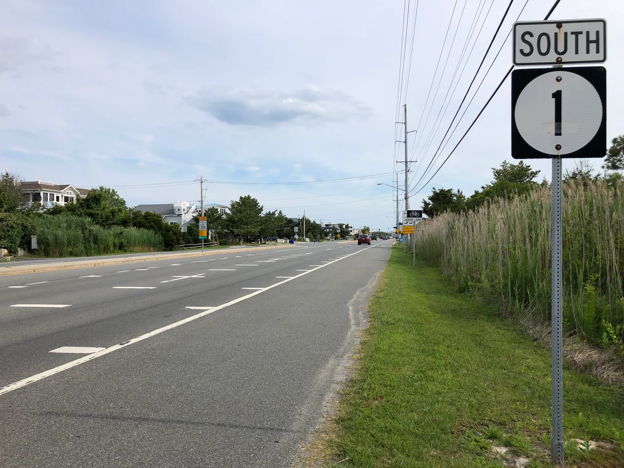 View south along Delaware State Route 1 (Coastal Highway) just north of East Lewes Street in Fenwick Island, Sussex County, Delaware