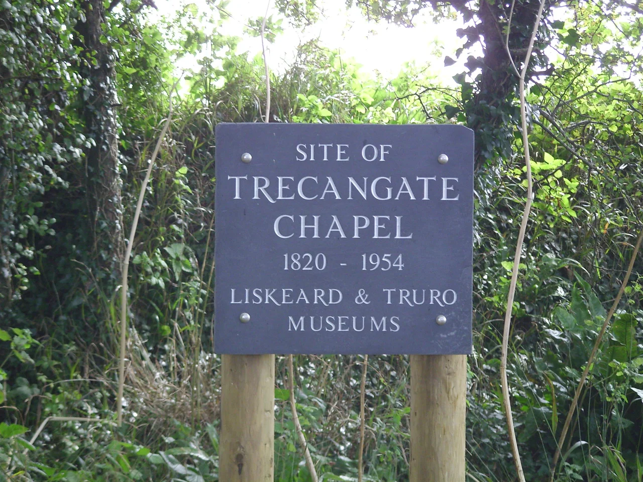 Sign marking the site of Trecangate Chapel, in the parish of Boconnoc in Cornwall. A chapel stood in the hamlet of Trecangate between 1820 and 1954. It was built using cob walls; a sign marking its position was erected in 2009.
[1]