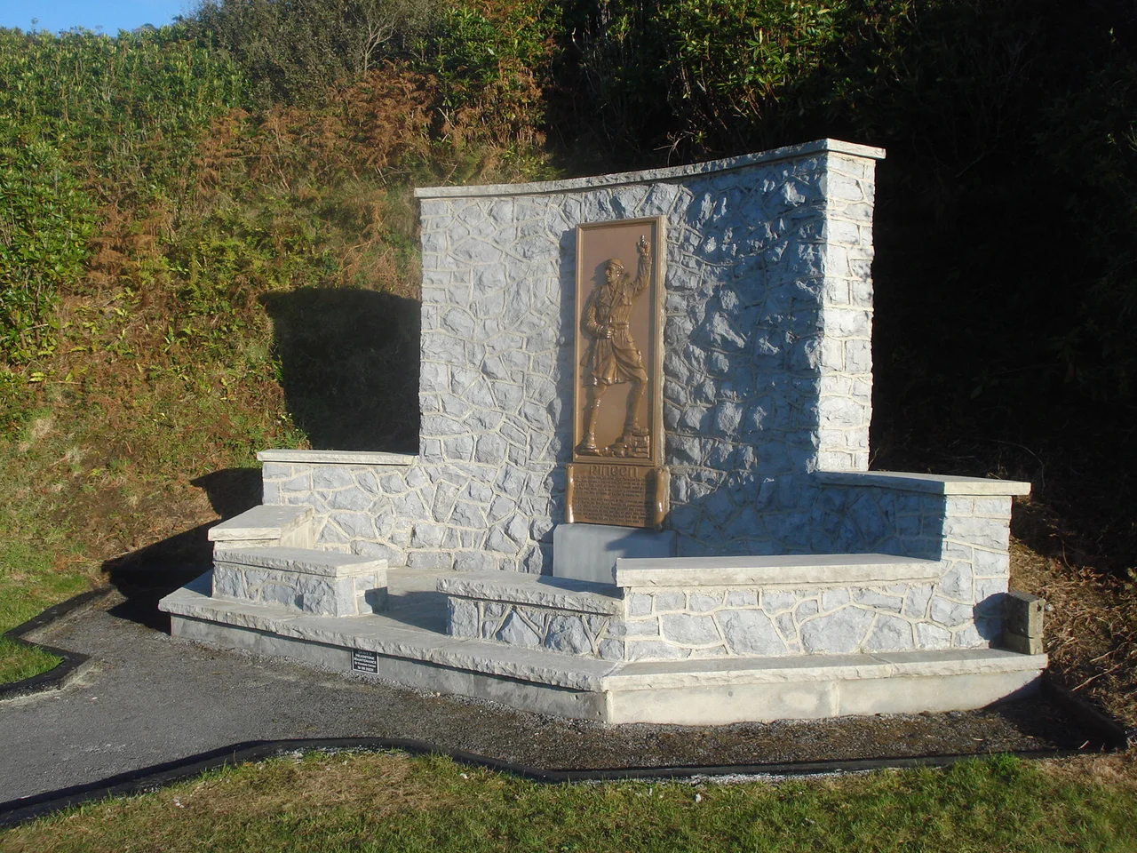 Monument for the attack at Rineen during the Irish War of Independence. Rineen is a small settlement near Miltown Malbay, on the road to Lahinch. Black & Tans went beserk and burned many houses in both towns. Monument designed by Walter Kiernan.