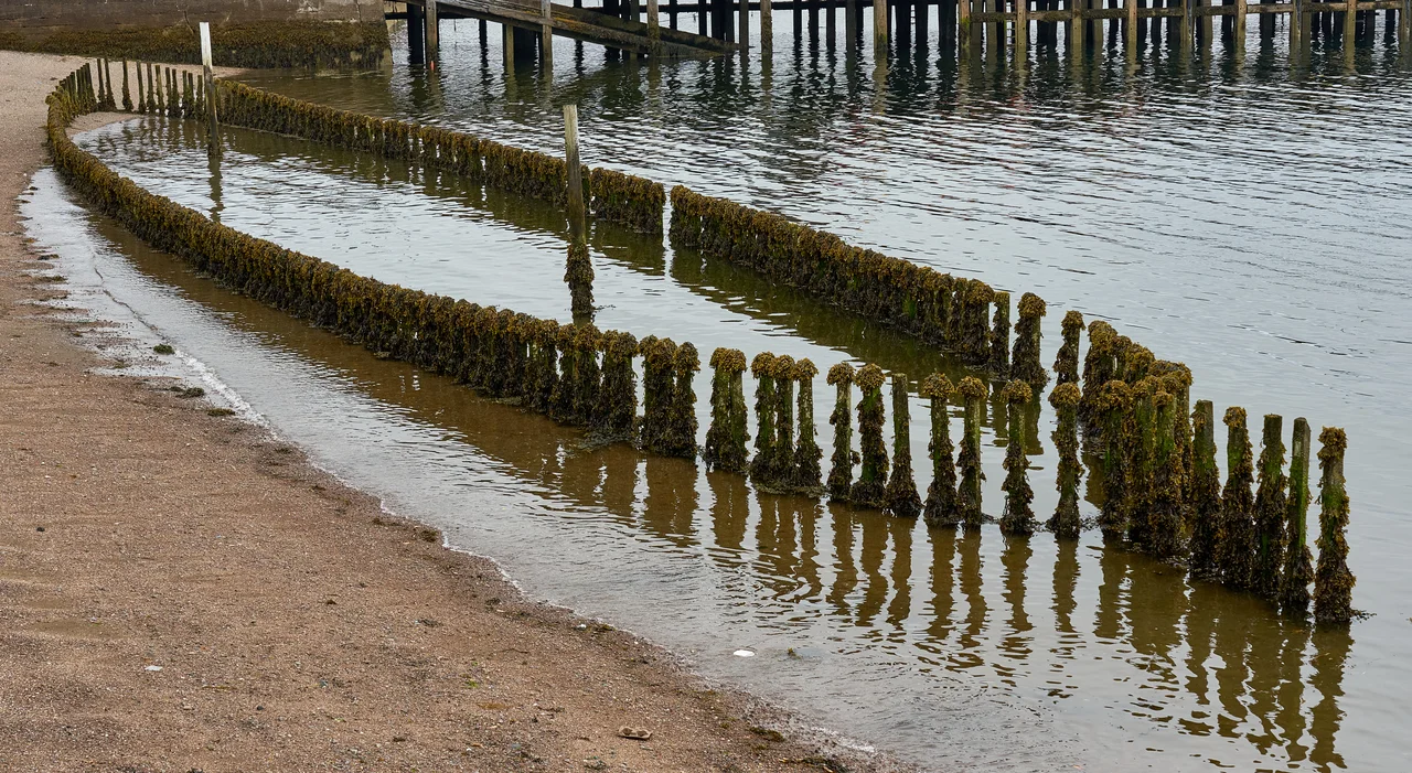 Iolaire wreck memorial seen from NW