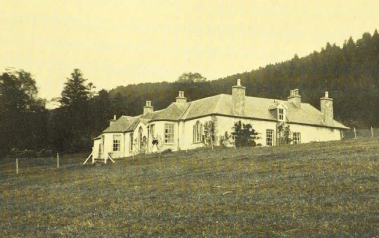 Depicted place: Boleskine House