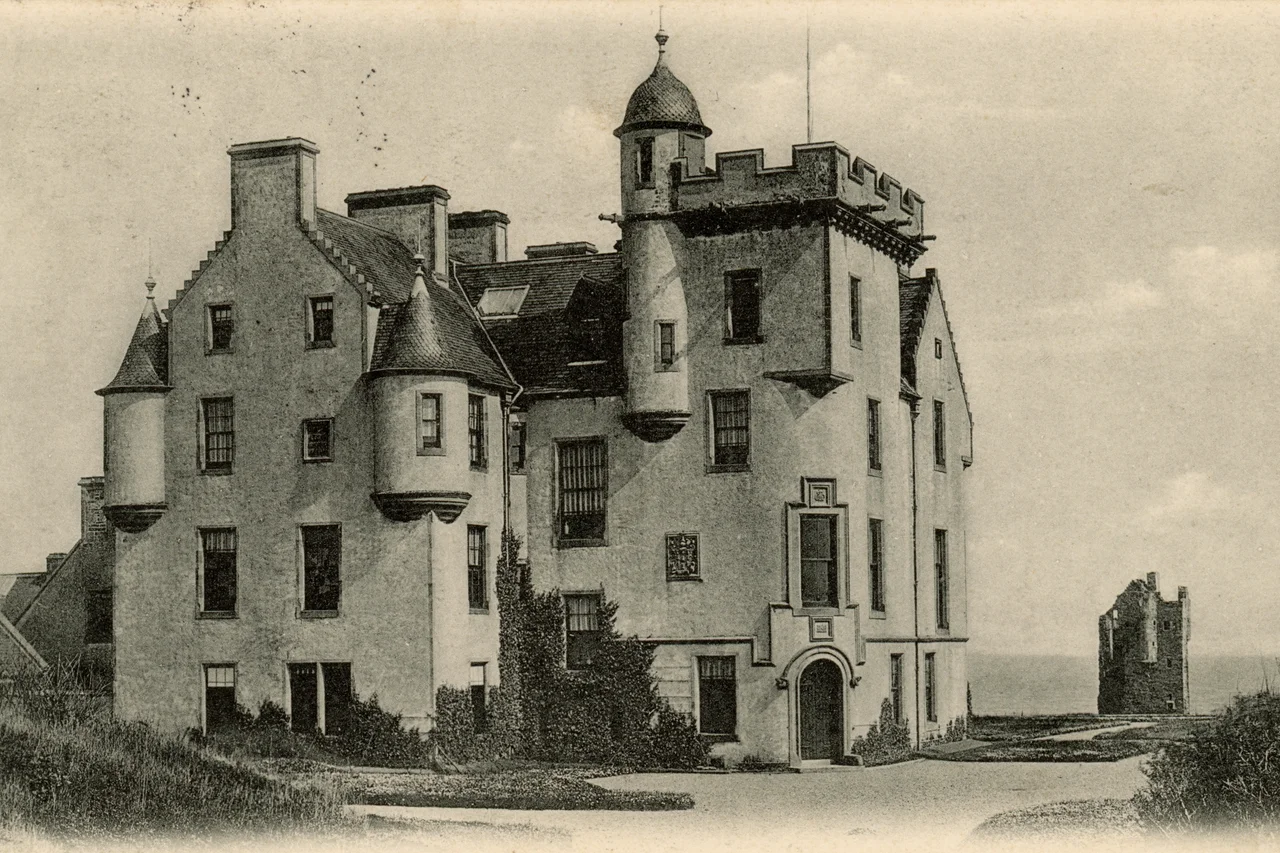 Postcard of Keiss Castle, Scotland, circa 1907. Published by Valentine & Sons. The New Keiss Castle is in the foreground with the old Keiss Castle in the background.