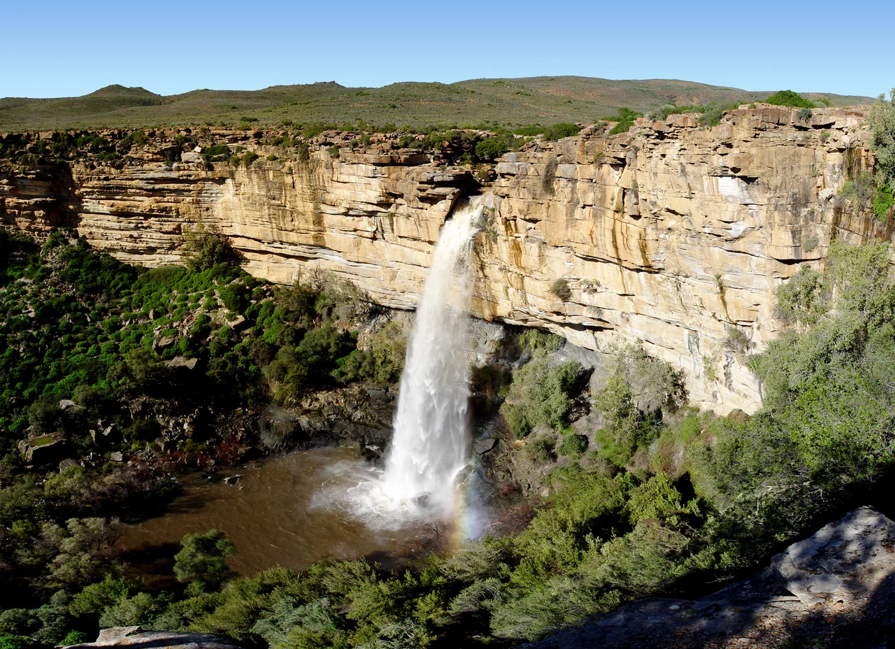 A waterfall situated a few miles north of Nieuwoudtville on the road to Loeriesfontein, 31°19′09″S 19°07′10″E / 31.31917°S 19.1194°E / -31.31917; 19.1194, in the Northern Cape (Namaqualand region), South Africa. The river plunges through an opening in the rock down a precipice of approximately 90 metres.