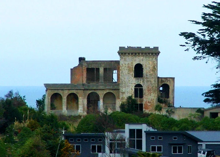 The ruins of Cargill's Castle, Dunedin, New Zealand (photographed August 2007 by User:Grutness)