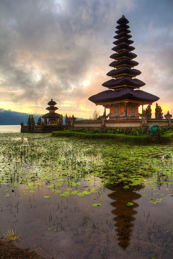 Hindu temple on Lake Bratan next to Bedugul