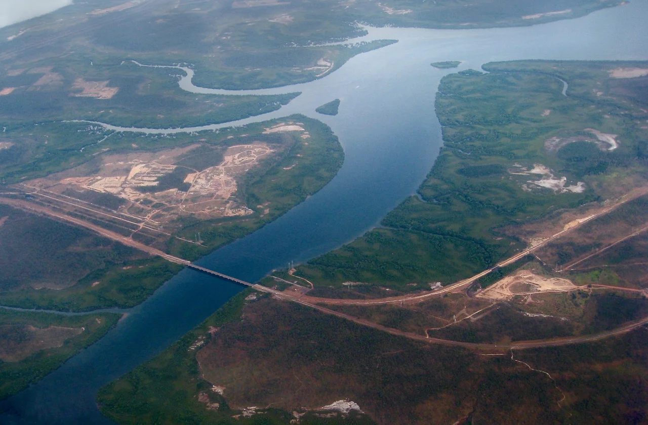 The Elizabeth River bridge across Elizabeth River, upstream the East Arm of Darwin Harbour, carries both the Channel Island road and the Darwin - Alice Springs - Adelaide railway