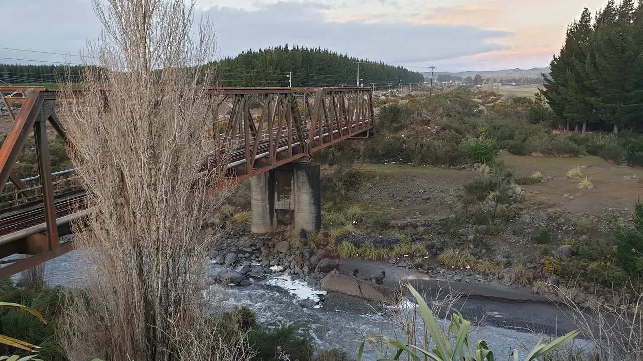Tangiwai Rail Bridge on the North Island Main Trunk, facing the direction of Wellington. Site of the Tangiwai railway disaster on Christmas Eve 1953. A concrete pier belonging to the bridge destroyed in the disaster is visible under the current bridge.