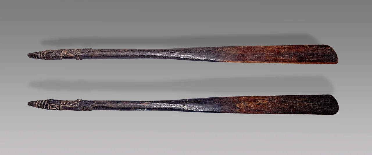 Spatula (Two views of the same object)
Population : Cenderawasih Bay (previously Gheelvingk Bay) languages, Province of Papua, Indonesia
Collector and collection: Collection Entry in 1942 (exchange with the Musée de l'Homme in Paris)
Date of collection: the nineteenth century (4th Quarter)
Materials: Wood
Size : 69.5 x 5.5 x 2 cm