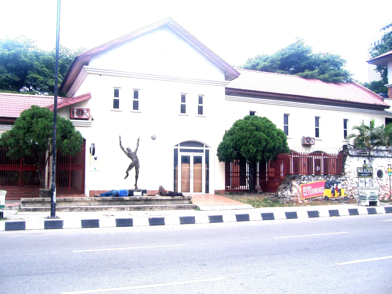 Freedom Park was first and foremost, a probably UNESCO Heritage Site and also one of the historical landmarks in Lagos Island. Freedom Park is known as a memorial leisure park built to celebrate the Lagos colonial heritage as well as the history of the Old Broad Street prison.
The park is built on a site that was earlier an old colonial prison.Where old colonial political prisoners were held captive.