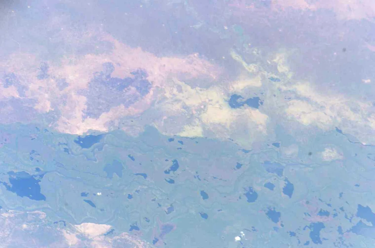 The White Nile and the city of Bor located off the east bank of the river — South Sudan.
The photography is taken from East loking westward, Bor appears as a light triangle at the very bottom of the photography.
In Jonglei state, in the Greater Upper Nile region of northeastern South Sudan.