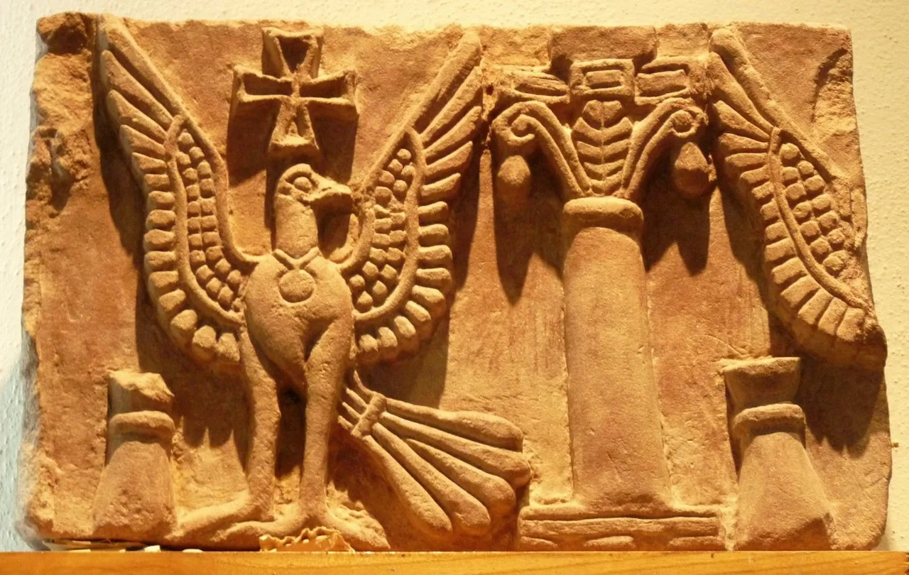 Faras Frieze with birds.jpg
