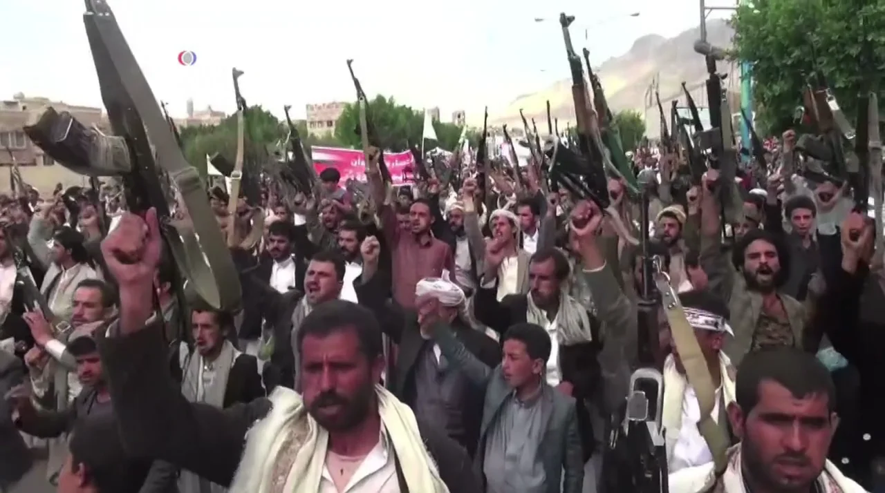 Houthis protest against airstrikes by the Saudi-led coalition on Sana'a in September 2015.