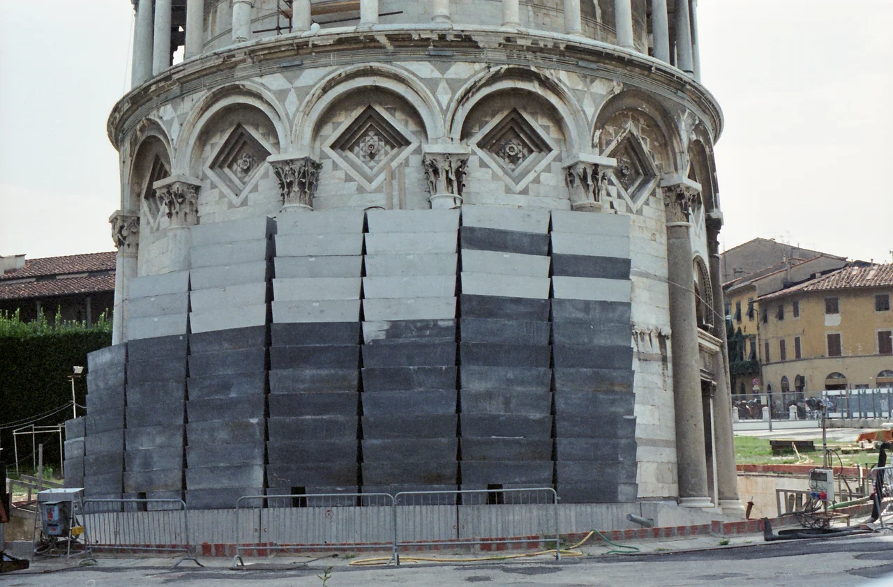 Leaning tower of Pisa - lead counterweights