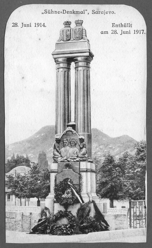 Ferenc Ferdinánd emlékmű. Szarajevó, Bosznia-Hercegovina, Osztrák-Magyar Birodalom. A felvétel ismeretlen fényképész felvétele 1917. június 28-án.