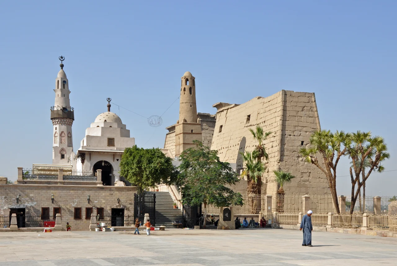 Luxor, Egypt: Abu el-Haggag Mosque and pylon of Luxor Temple