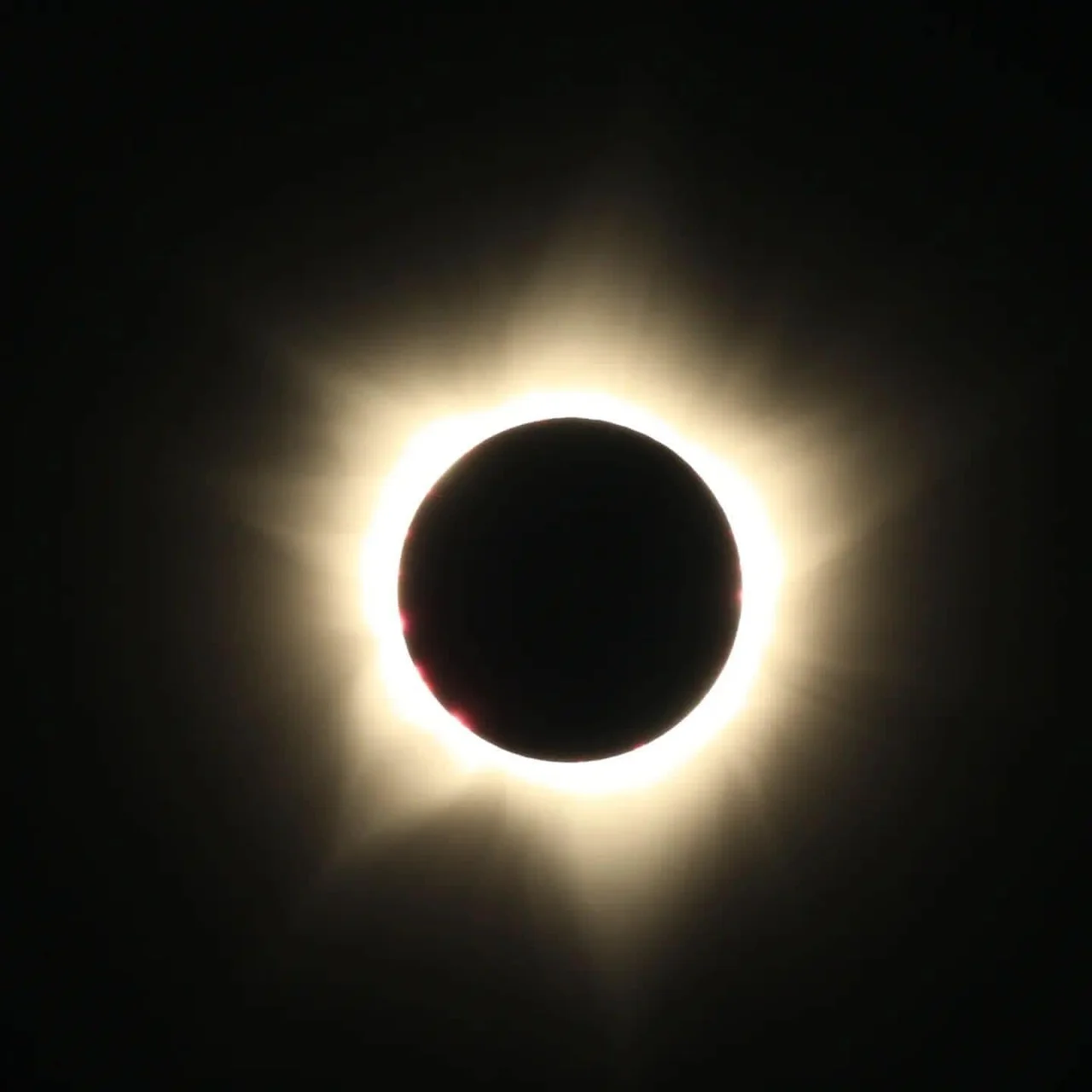 Rezultadu husi ECLIPSE Solar TOTAL iha TIMOR-LESTE nebe ohin Ekipa DNMG hamutuk ho CIENTISTAS International,Komunidade sira ho entuciasmu ne’ebe nakonu hodi partisipa husi prosesu EVENTU Astronômico inisiu too Remata.
História fenomenu Astronômico uniku iha Timor-Leste ho tipu HIBRIDU.
Parabéns EKIPA DNMG ba preparasaun hotu Kona ba Eventu Astronômico ida né.
20/04/2023💪🏻🙏.