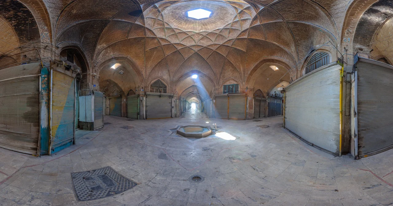 Puits de lumière du Timche-ye Amin od-Dowleh, au bazar de Kashan.