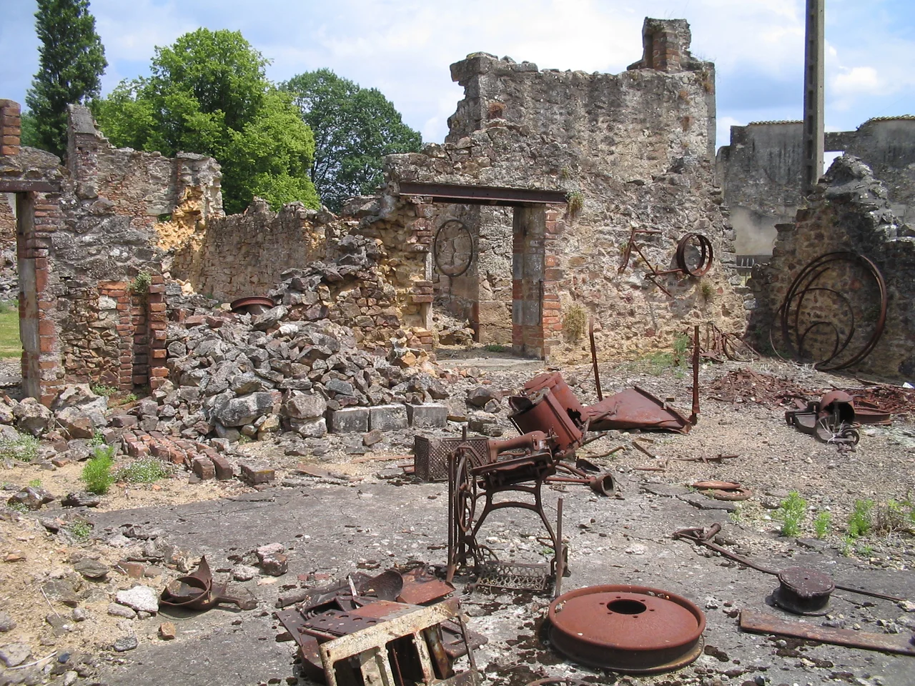 Wrecked hardware (bicycles, a sewing machine etc.) in Oradour-sur Glane.
Photograph taken in Oradour-sur-Glane 11 June 2004, exactly 60 years after its destruction by the German military.