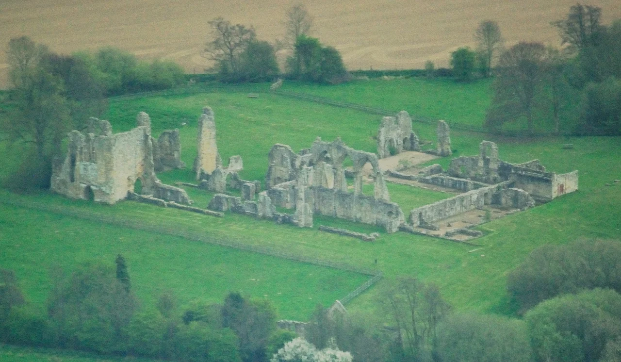 Aerial view of the Bayham Abbey ruins near Frant, East Sussex, England. Nikon D60 f=200mm f/5.6 at 1/2000s ISO 800. Processed using Nikon ViewNX 1.5.2 and GIMP 2.6.6.