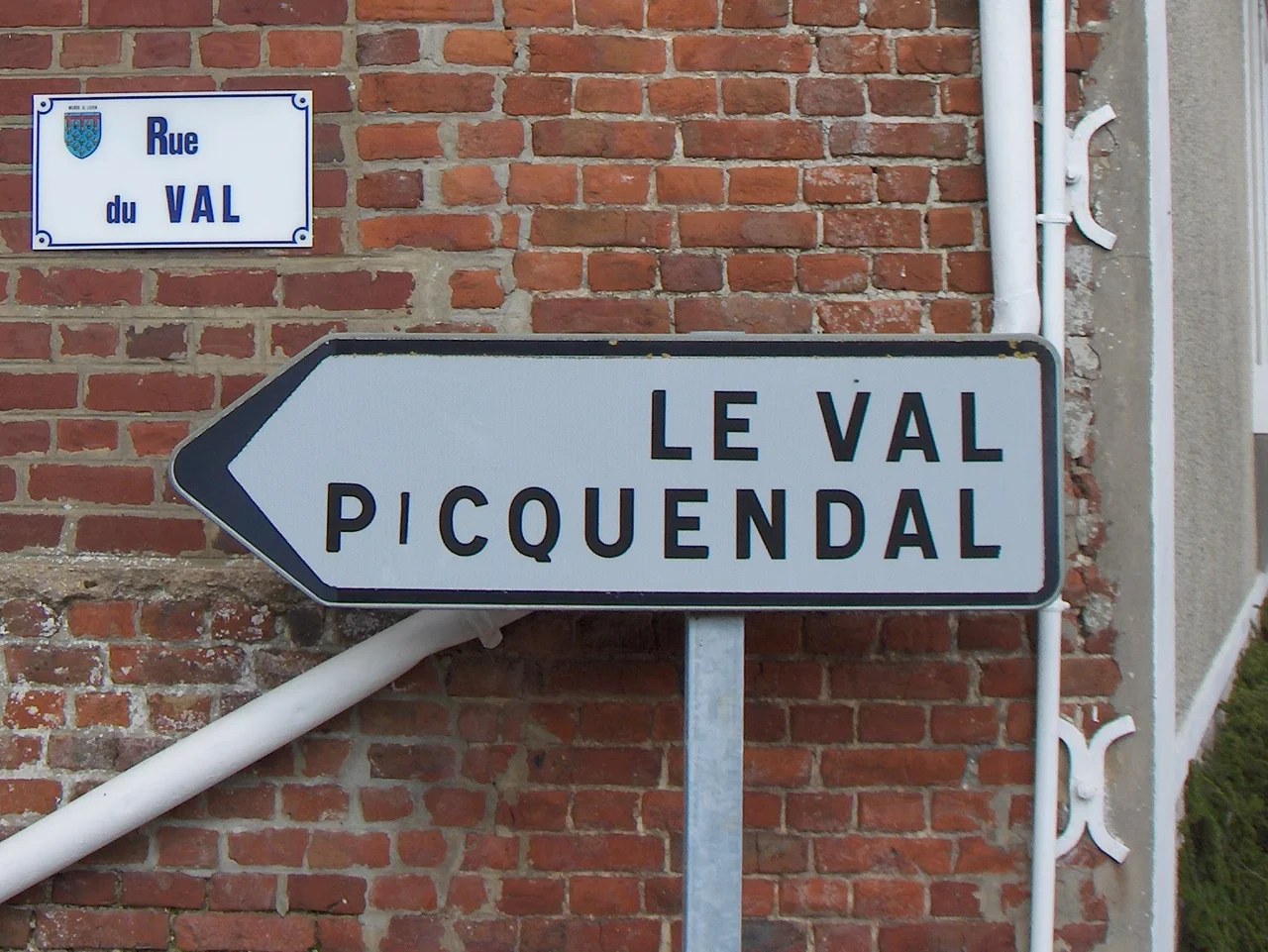 ign post to Picquendal, a hamlet near Merck-Saint-Liévin (France, Dept. Pas-de-Calais) with a name which has clearly Germanic origins and shows partly a Germanic sound evolution (corresponding to Present Day Dutch "Pikkendal"), illustrating the many toponyms of Germanic origin in Northern France, far beyond the historical borders of the county of Flanders.