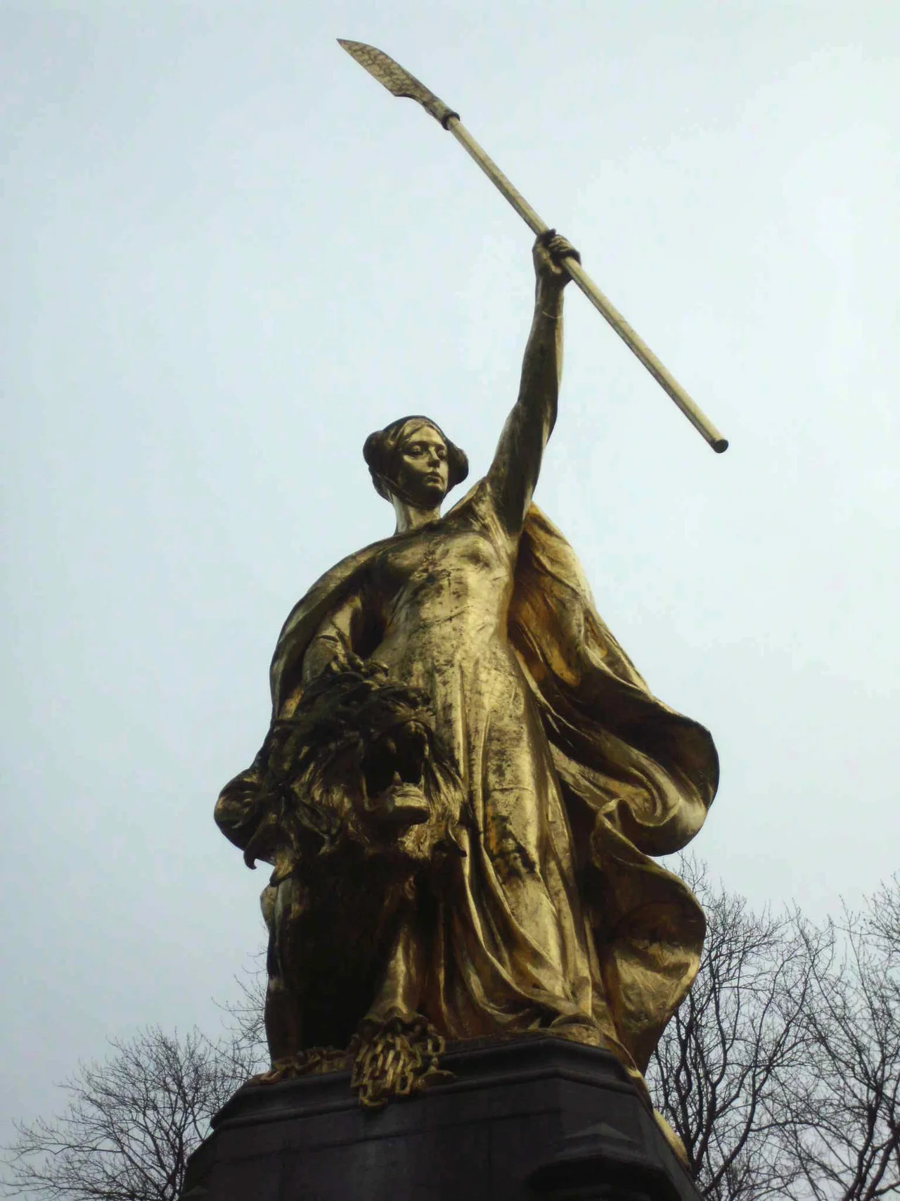 De Maagd van Vlaanderen - beeld van Godfried Devreese - deel uitmakend van het Groeningemonument, te Kortrijk, België.
La Vierge des Flandres - sculpture de Godefroid Devreese faisant partie du Monument de Groeninghe à Courtrai, Belgique
The Virgin of Flandres - Sculpture created by Godfried Devreese as part of the Monument of Groeninge, in Kortrijk, Belgium.