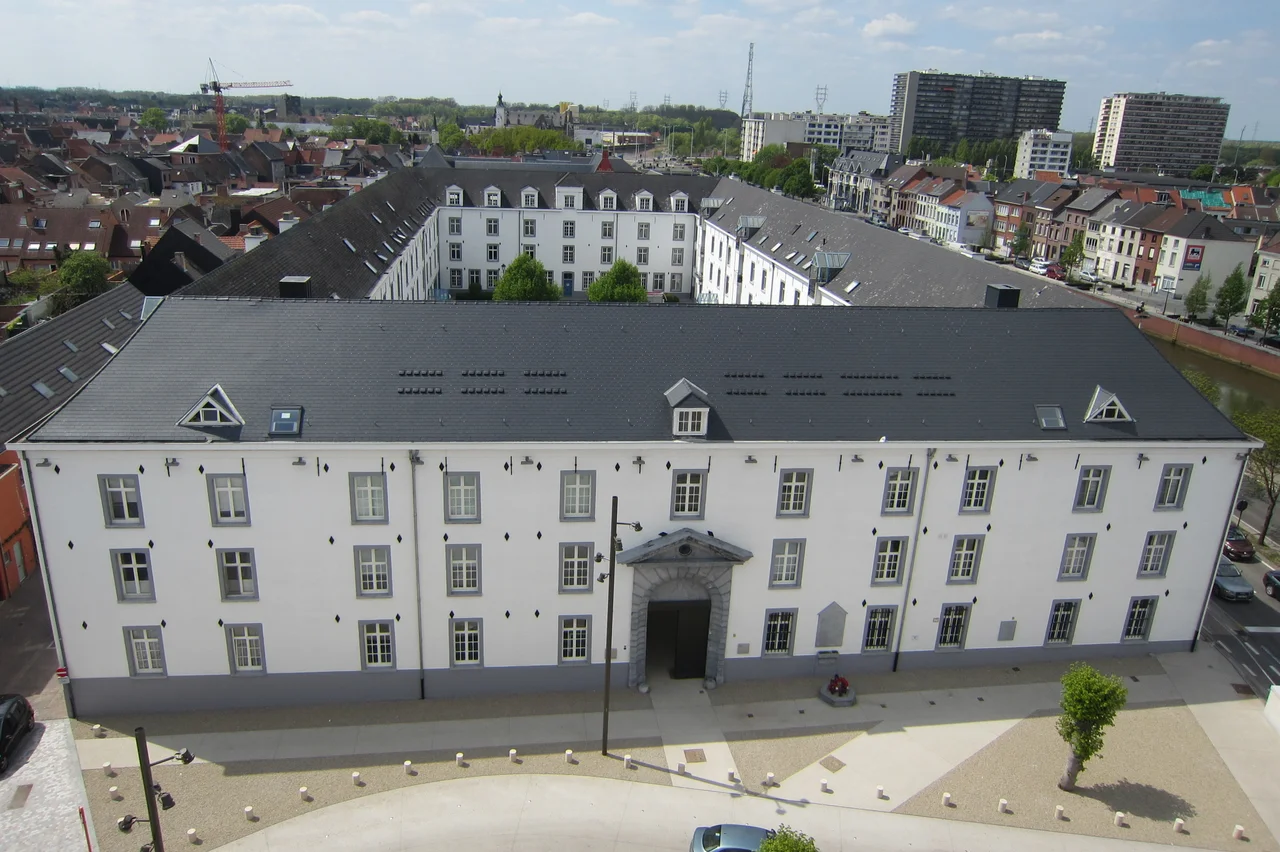 Dossin Kazerne, Mechelen gezien vanaf het nieuwe museum