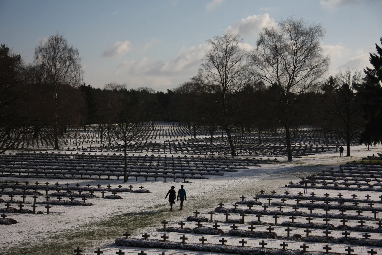 This is a photo of onroerend erfgoed number 80122
Lommel German war cemetery, Kattenbos, Lommel, Belgium. The largest German military cemetery in Western Europe outside Germany itself. Established after World War II, and holds 39102 burials.