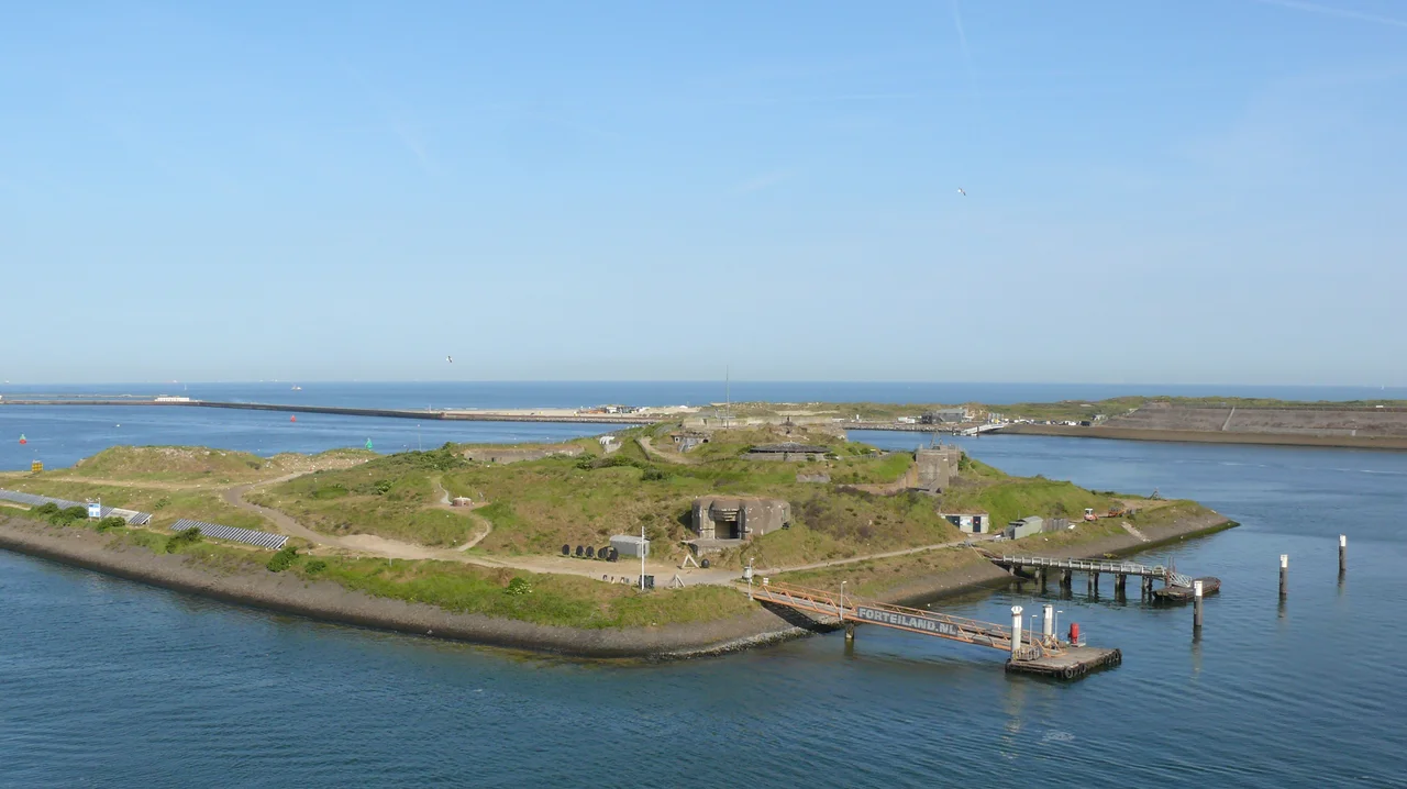 The Fortress at IJmuiden, at the mouth of the North Sea Canal, better known as Fortress island, was a part of the Amsterdam defences.
