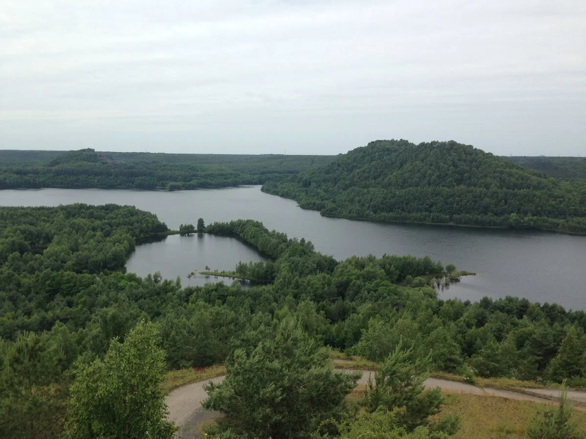 View from terril on lake and terrils in national park hoge Kempen - Connecterra