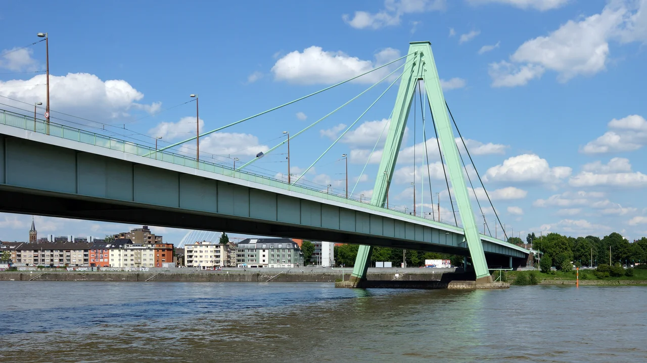 Die Severinsbrücke in Köln nach Abschluss der Sanierungsarbeiten.