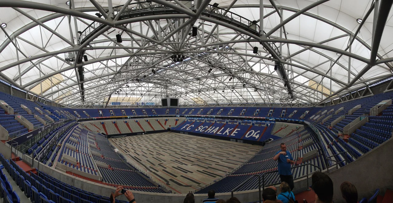 Panorama des Innenraums der Veltins-Arena, aufgenommen am 3. August 2011.
