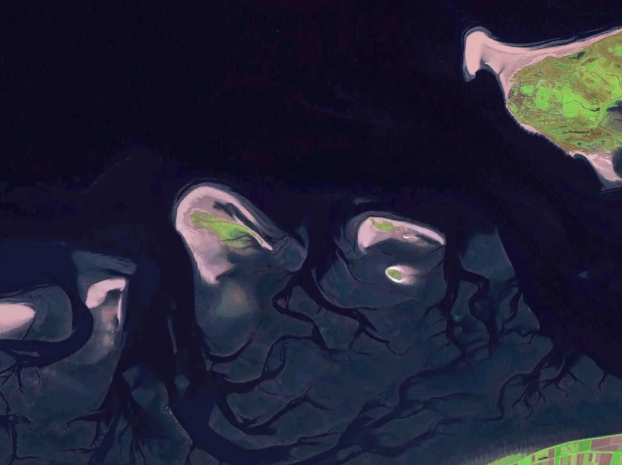 Some West Frisian Islands (Netherlands) and some East Frisian Islands (Germany), from left to right: part of Schiermonnikoog, Simonszand, Rottumerplaat, Rottumeroog (north) with Zuiderduintjes (south) and part of Borkum.
