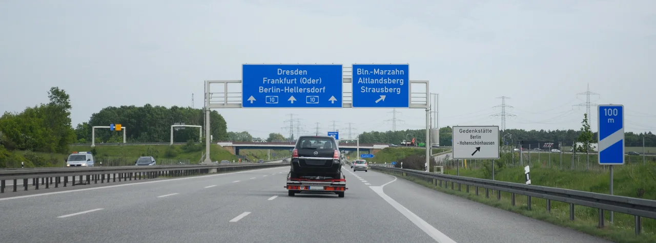 Eingangstor der Gedenkstätte Hohenschönhausen