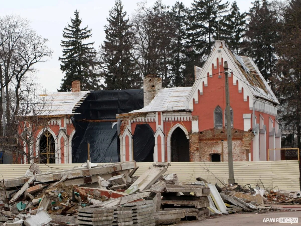 Historical house of V.V. Tarnovsky (Chernihiv, Ukraine), which housed a library, after Russian airstrike on 11 March 2022.