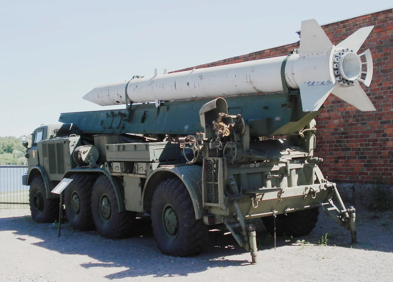 Soviet FROG-7B (Luna-M) missile system, displayed in Hämeenlinna Artillery Museum. This was a tactical weapon, with a range from 10 to 65 km and a 450 kg warhead, conventional, chemical or nuclear.
Photo taken on June 18, 2006.
Source: Photo by me, User:Balcer.