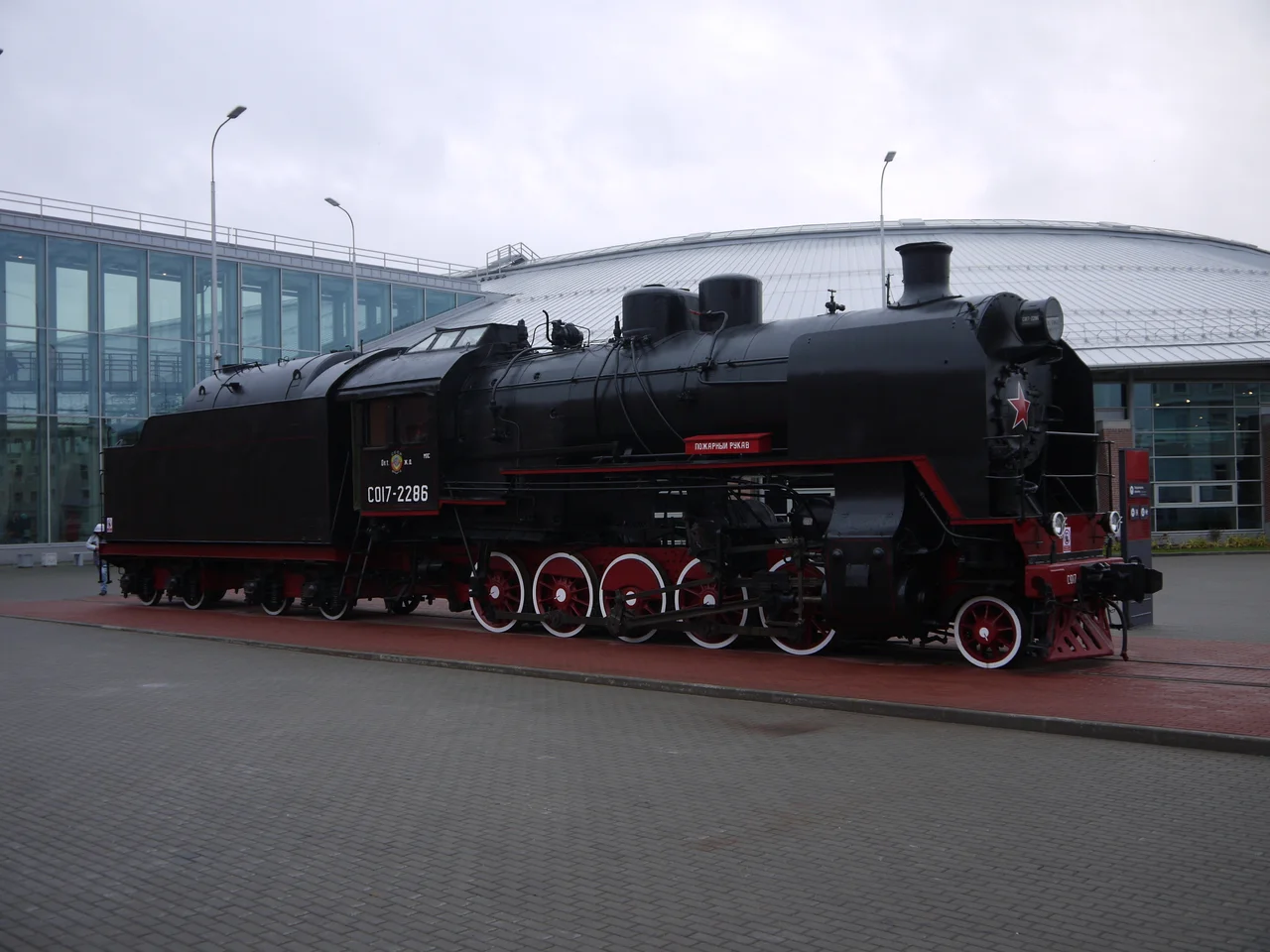 Locomotive S017-2286 outside the Russian Railway Museum, adjacent Baltiysky Railway station, Saint Petersburg.
СО17-2286 Музей железных дорог России, сайнт петерсбург