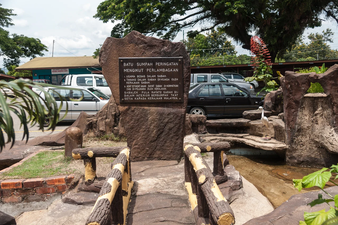 Keningau, Sabah: Batu Sumpah Keningau (Keningau Oath Stone)