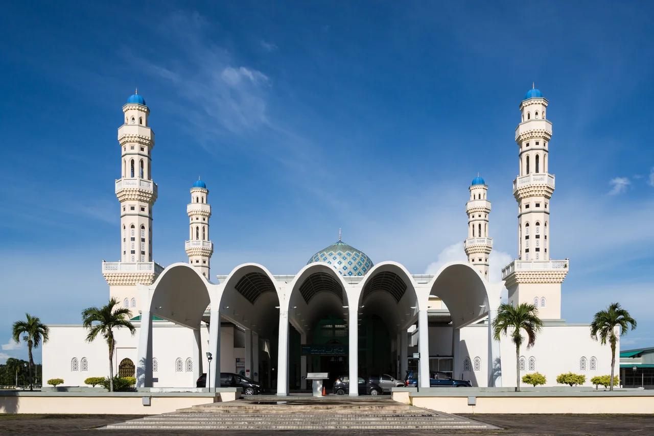 Kota Kinabalu, Sabah: City Mosque in Likas.