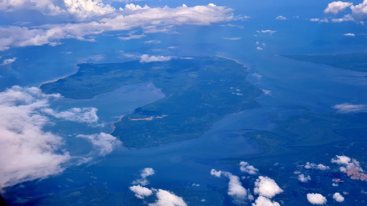Aerial view of Jambongan Island, Sabah, Malaysia, from a starboard side cabin window of Philippine Airlines Airbus A321-271neo RP-C9930, en route from Perth Airport (PER/YPPH), to Ninoy Aquino International Airport, Manila, Philippines, as PR224