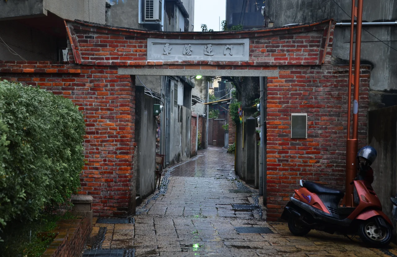 Lukang Ai Gate
